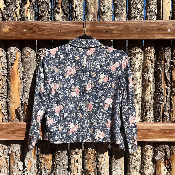 Spring jacket perfection! Quality fabric & lovely details. - Picture 6 of 6